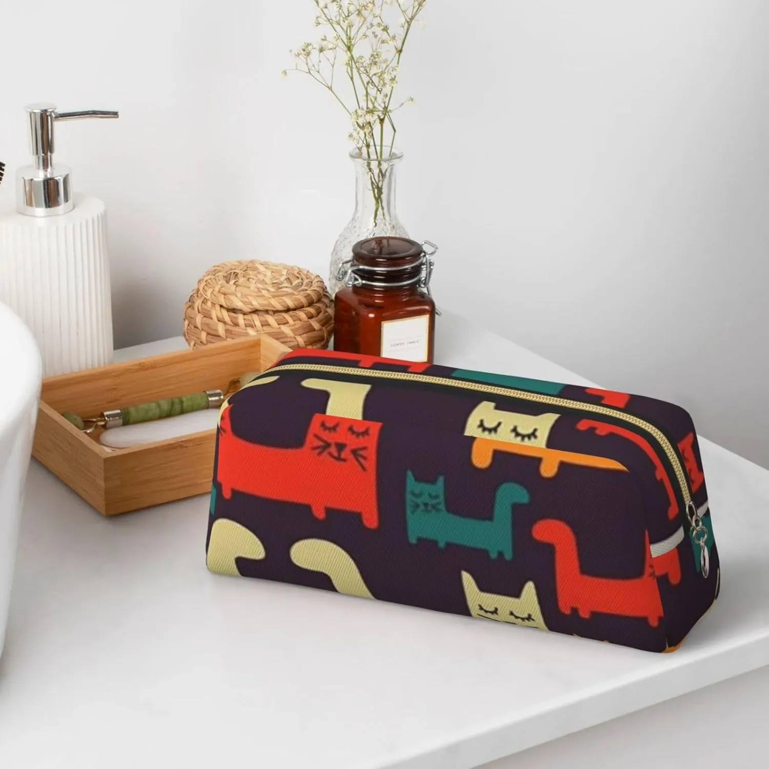 Cat illustration Makeup Bag for Women Men Pencil Pouch Travel Small Cosmetic Bag Zippered Toiletry Bags Aesthetic Pen Bags Trendy Storage Bags Leather Coin Pouch Purse