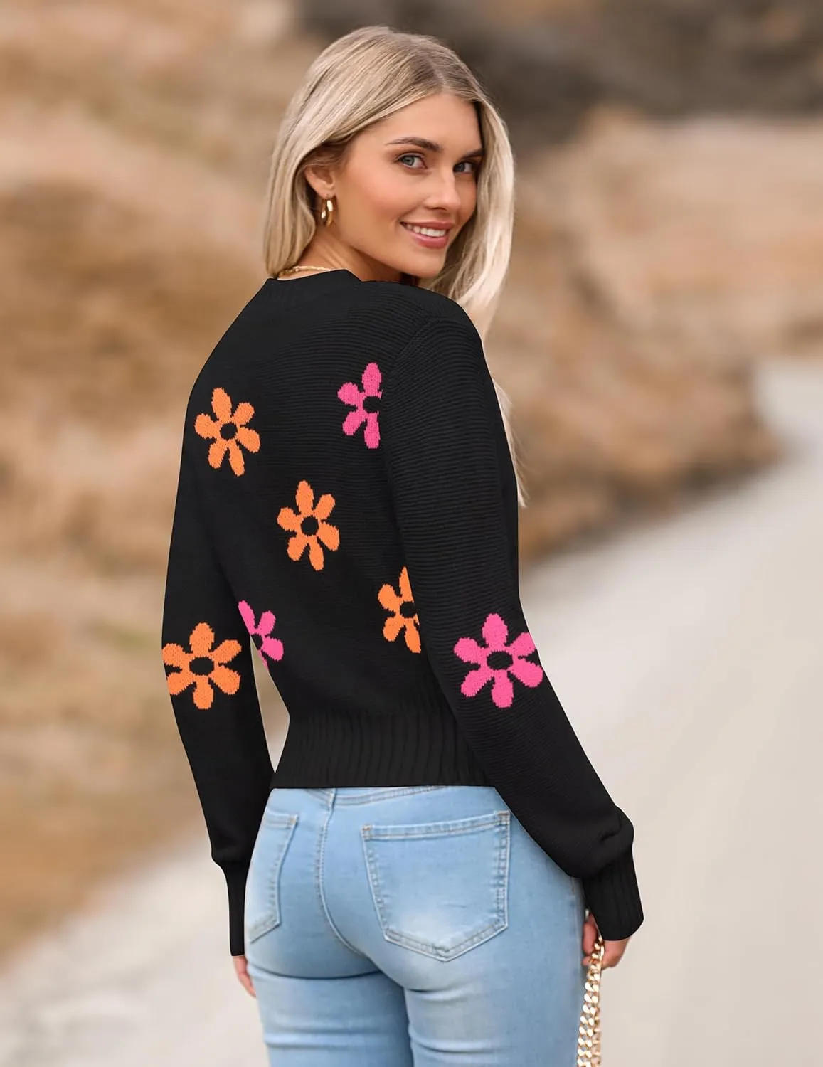 Zeagoo Women's 2025 Fall Crewneck Cropped Sweater Trendy Long Sleeve Ribbed Knit Pullover Jumper Tops
